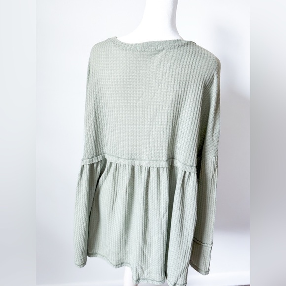 Veveret Waffle Knit Peplum - Picture 5 of 6